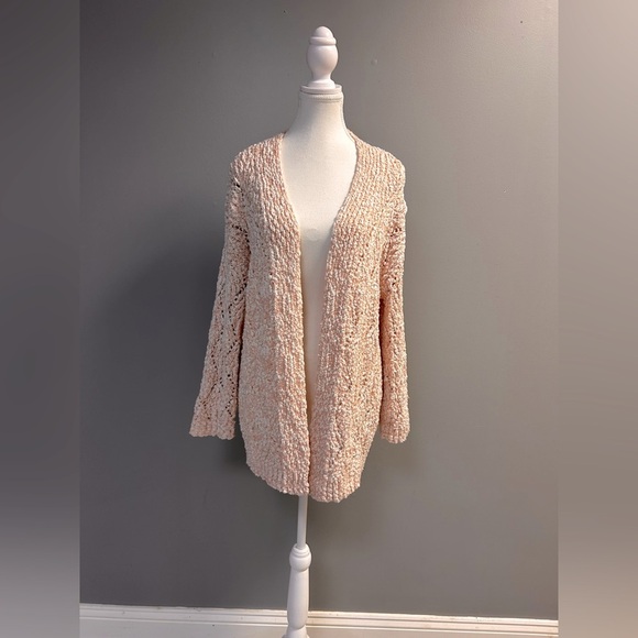 POL Sweaters - Cozy POL Cardigan in soft pink and cream, very gently worn in great condition​